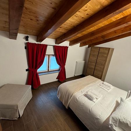 Lo Stambecco Bianco Chalet Aosta Exterior photo